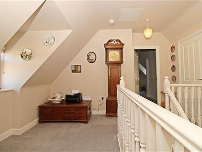 Versatile Galleried Landing